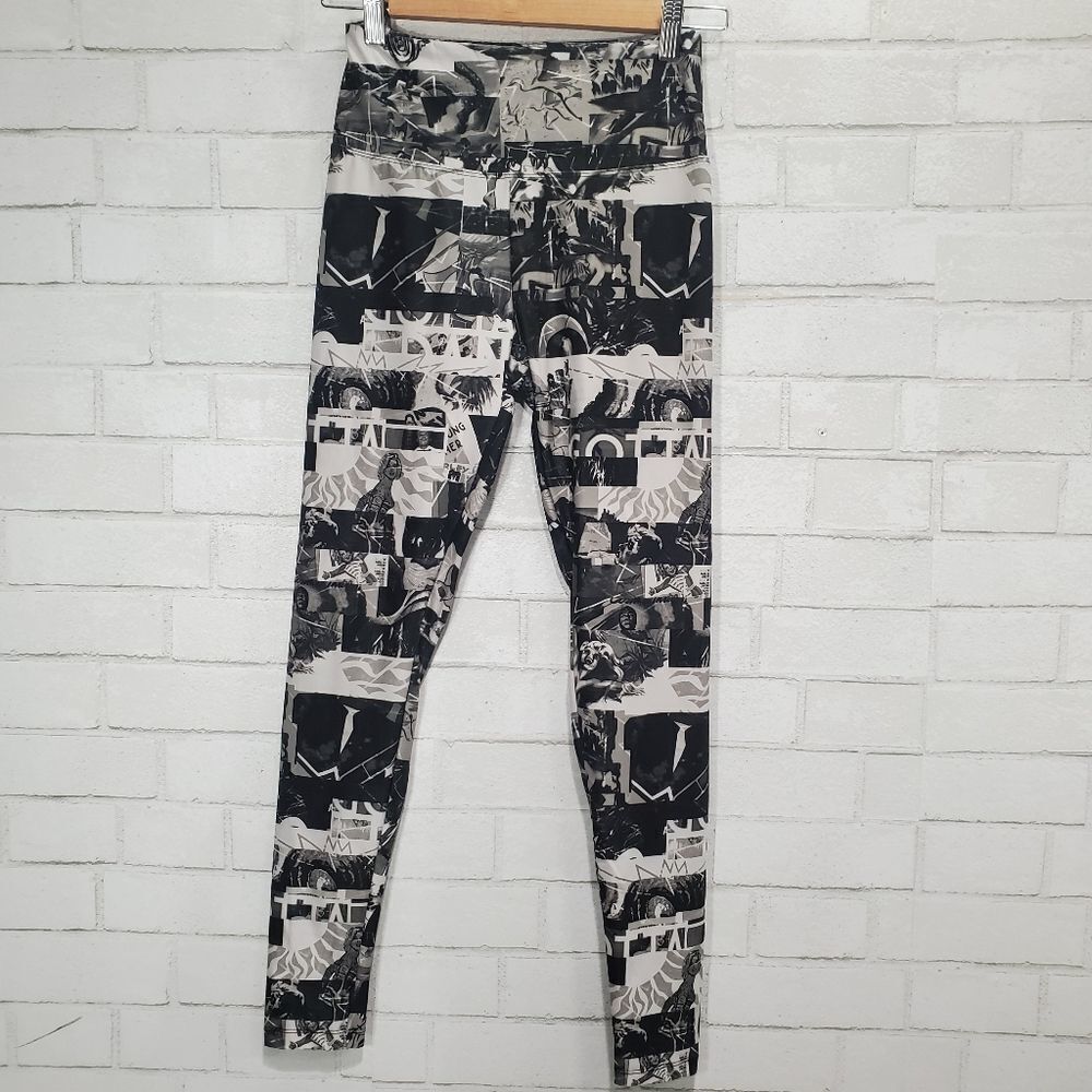 Black and white graphic leggings